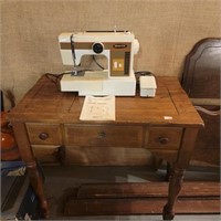 Vintage "White" Sewing Machine "Super Nice"