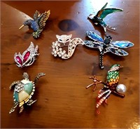 Brooches lot.