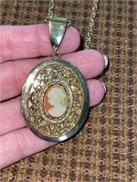 Vintage Cameo / Necklace Locket