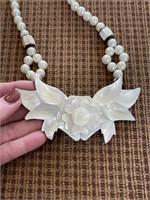 Gorgeous White Shell Flower Pendant/Neckalce