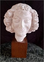 9" Museum Bust