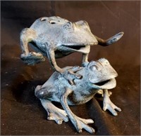 Cast Double Frog - Flower Frog