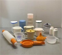 Tupperware- lot of random items
