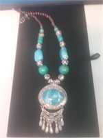 Large turquoise looks Stone necklace with pendant