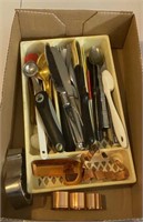 Box lot of miscellaneous kitchen items and cookie