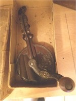 VINTAGE BEAN SLICER AND ORIGINAL BOX SPONG