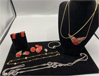 Very nice collection of necklaces and earrings