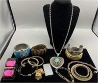 Necklaces and bracelets assortment