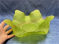 Green frosted center bowl