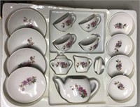 17 pc.fine porcelain child’s tea set