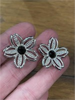 Pretty Vintage Flower Clip On Earrings