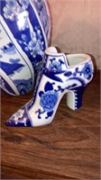 Blue & white porcelain vases & shoes -4 pieces