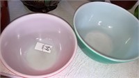 Pyrex color mixing bowls set of 2