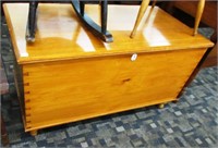 Softwood Blanket Chest (Turned Feet)