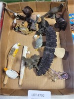 FLAT BOX OF EAGLE & BIRD RELATED FIGURINES