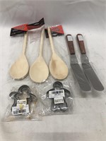 ASSORTED KITCHEN ITEMS
