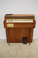 SILVERTONE ORGAN - TESTED AND WORKING