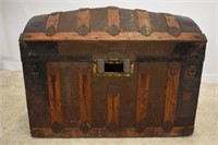 EMBOSSED METAL AND OAK STRAPPED TRUNK