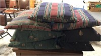 7 assorted throw pillows