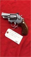 S+W 357 Magnum revolver w/ extra grips