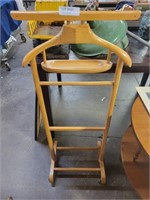 WOOD BUTLER VALET STAND W/TRAY