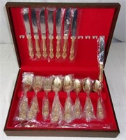 Boxed cutlery set.