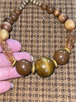 Very Pretty Wooden Beaded Vintage Necklace