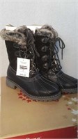 Ladies size 5 black winter boots