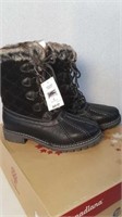 Ladies size 6 black winter boots