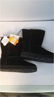 Ladies size 6 warm lined black Ugg like boots