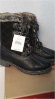 Ladies size 7 black winter boots