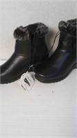 Ladies size 6 winter boots