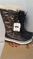 Ladies size 6 tall camo winter boots