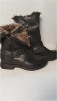 Ladies size 6 black winter boots