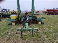 JD 7000 12X30 Dry fert. double disk, row cleaners