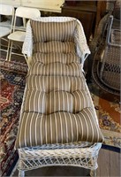 Vintage Wicker Chaise!!