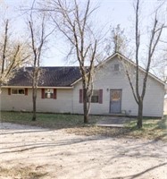 1/6 Rural Home and 30 +/- Acres | Perry, OK