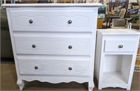 Dresser and mirror with matching side table • 3