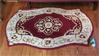 RED & WHITE ORIENTAL OVAL RUG