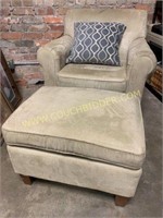 Farmhouse stuffed chair with ottoman