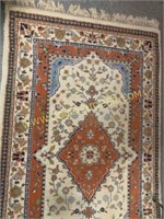 Nice area rug Approx 3x4 ft