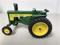 John Deere Yoder Plastic 730 Tractor with box