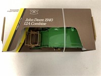 John Deere 1940 12A Combine