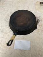 Erie cast iron skillet 3x5 for reference