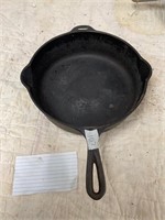 Deep dish cast iron skillet 3x5 for reference