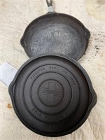 No 8. Griswold skillet w matching lid