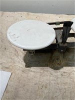 Ohrus vintage scale with porcelain plates