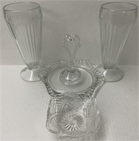 4 VINTAGE GLASS PIECES HANDLED TRAY MILKSHAKE GLAS