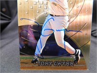 Tony Gwynn Autographed 97 Bowmans Best Card No.29