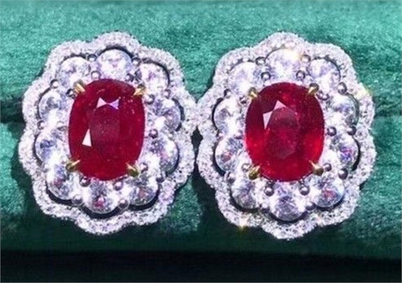 Splendid Jewelry auction